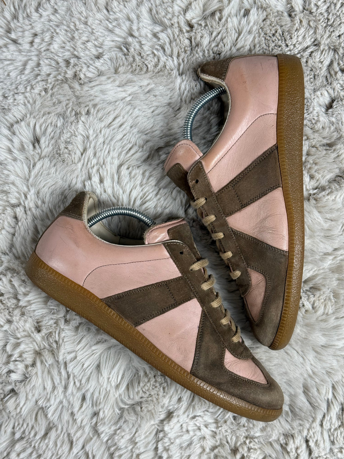 MAISON MARGIELA GAT ‘ROSE & BROWN’ (42.5)